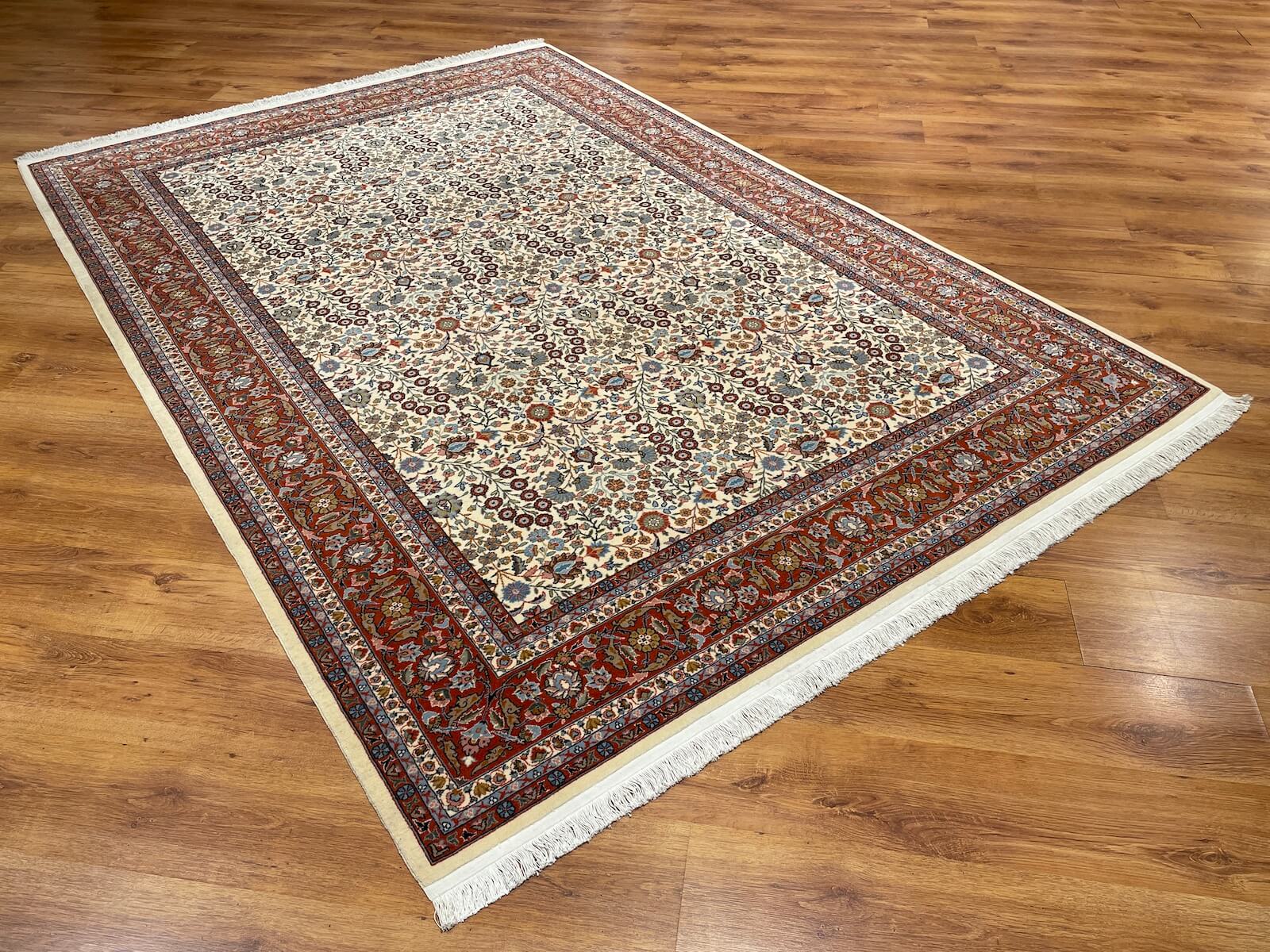 Hereke Yedidağın Çiçeği Krem El Dokuma Halı