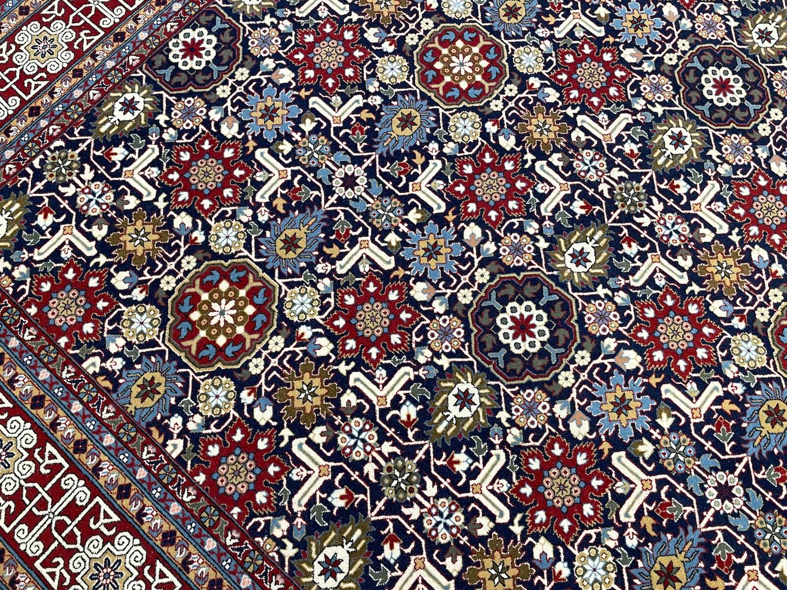 Hereke Kafkas Lacivert El Dokuma Halı