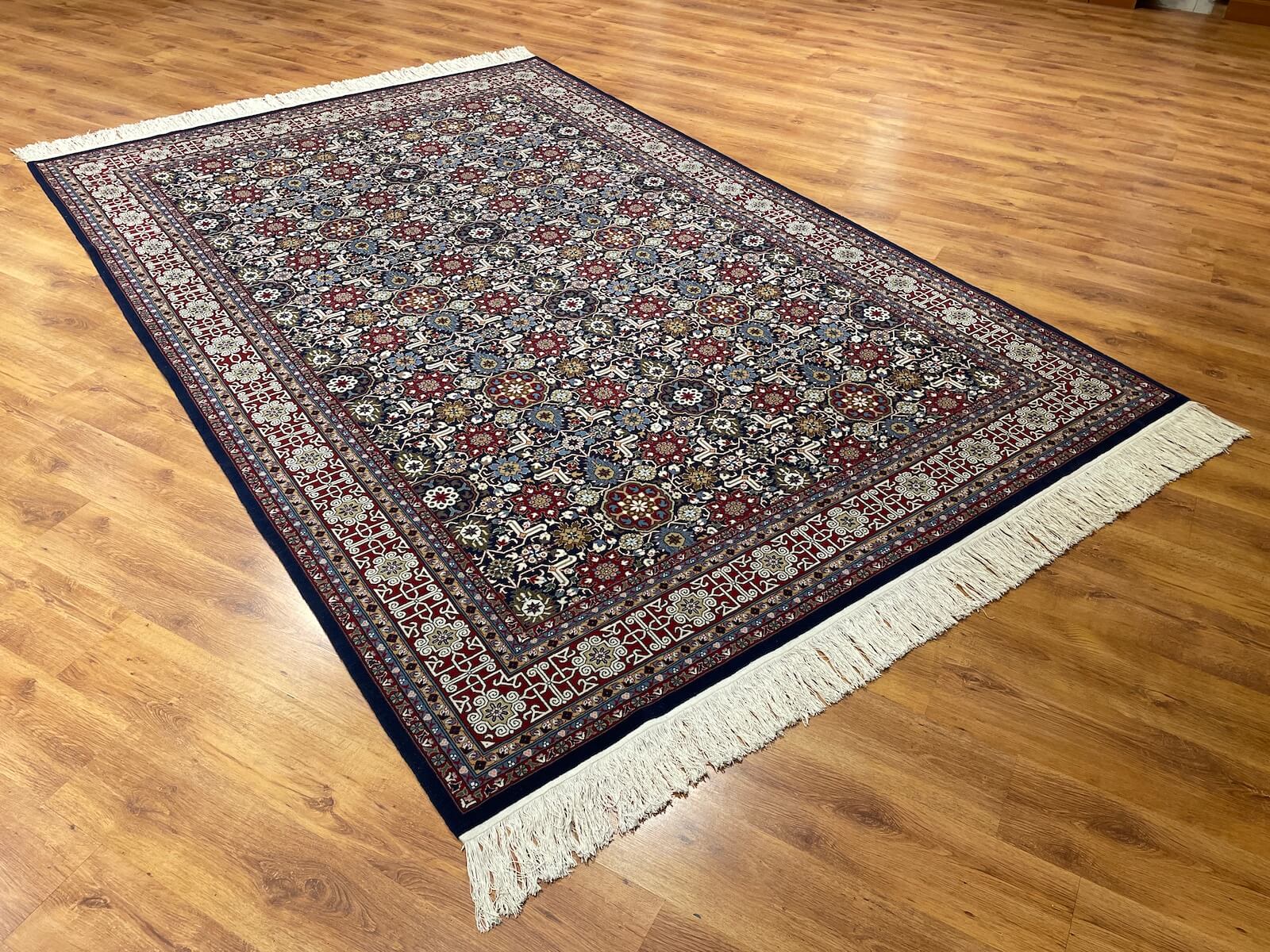 Hereke Kafkas Lacivert El Dokuma Halı