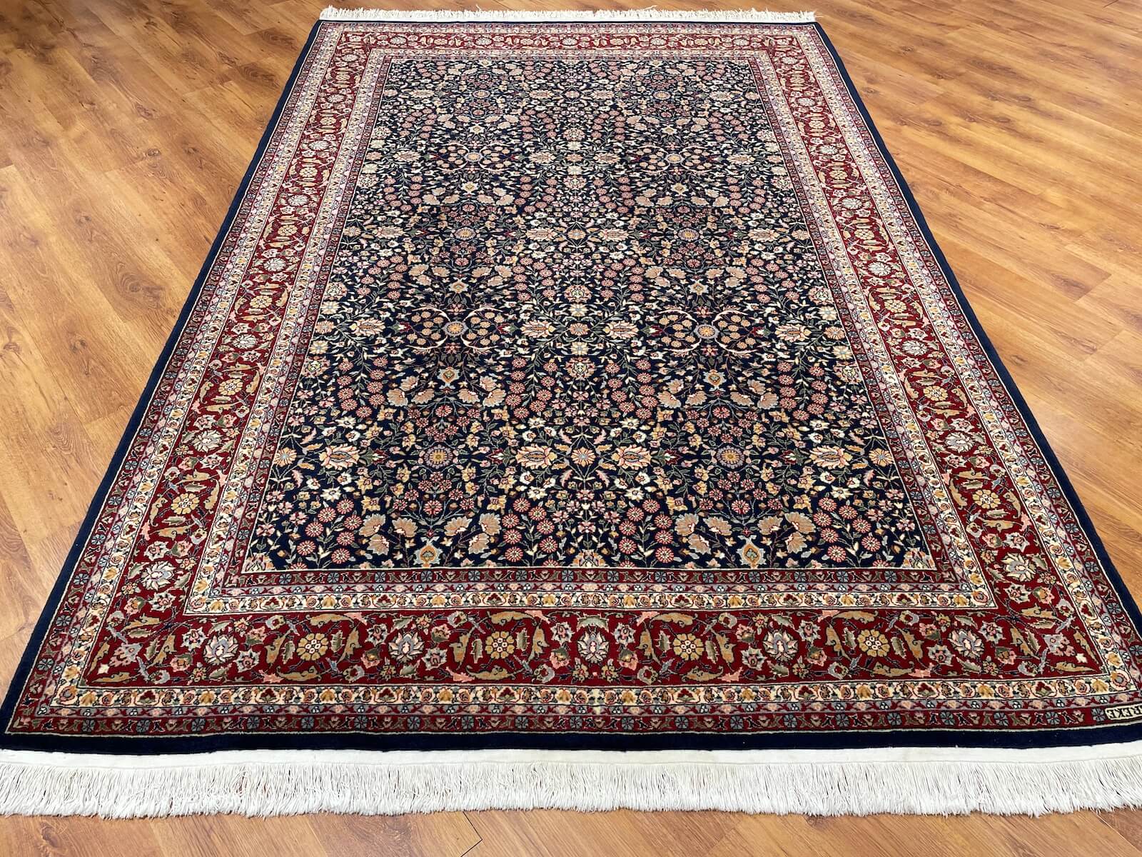 Hereke Yedidağın Çiçeği Lacivert El Dokuma Halı