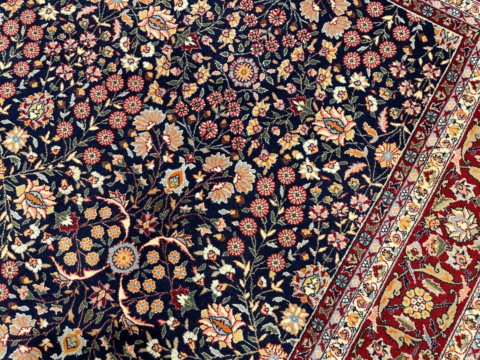 Hereke Yedidağın Çiçeği Lacivert El Dokuma Halı