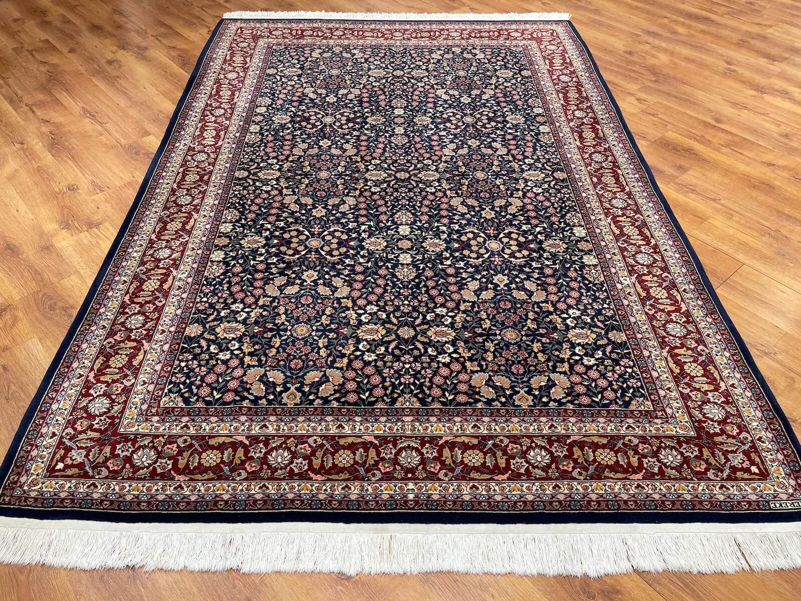 Hereke Yedidağın Çiçeği Lacivert El Dokuma Halı