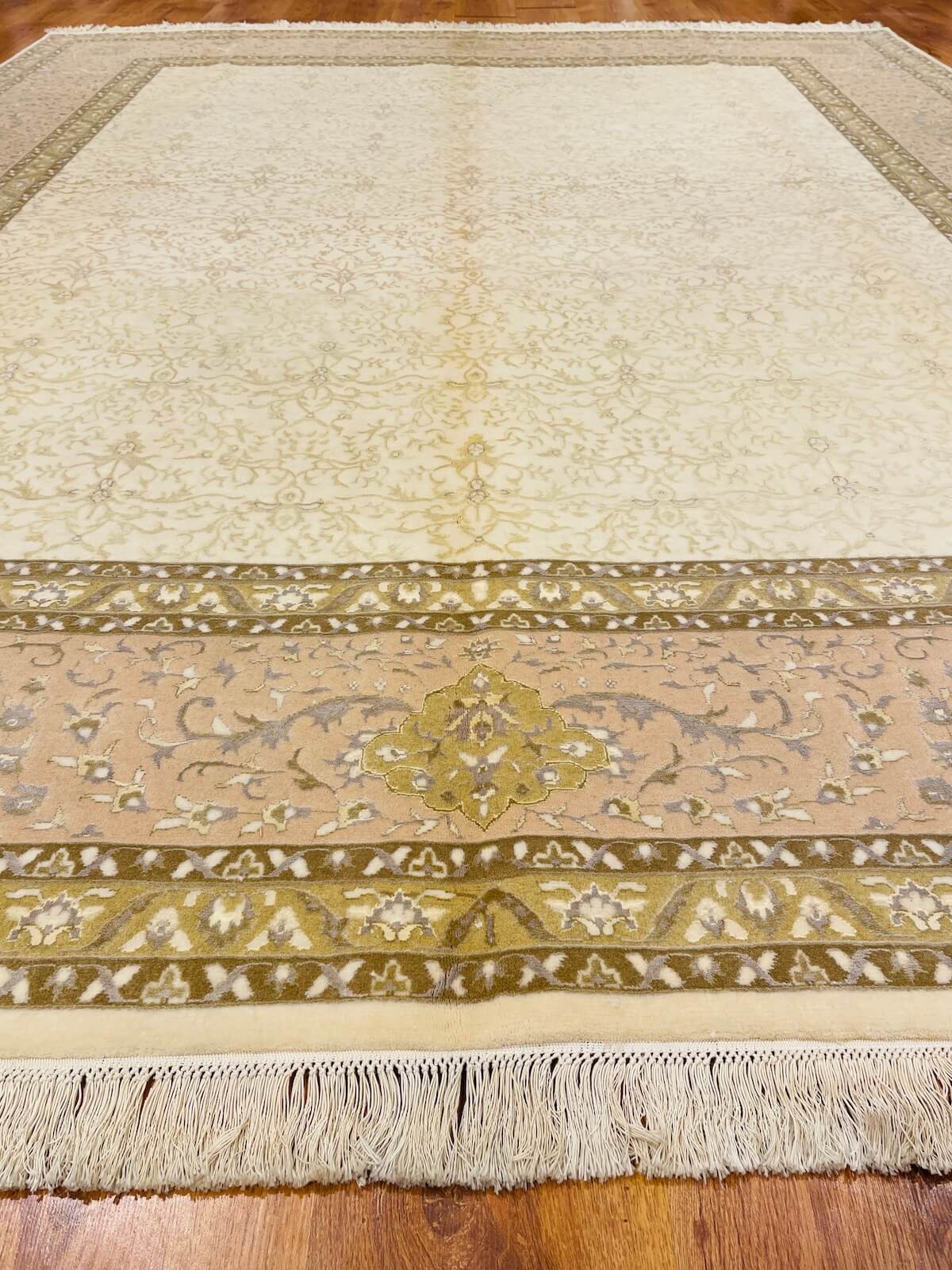 Hürrem İpekli Uşak El Dokuma Halı