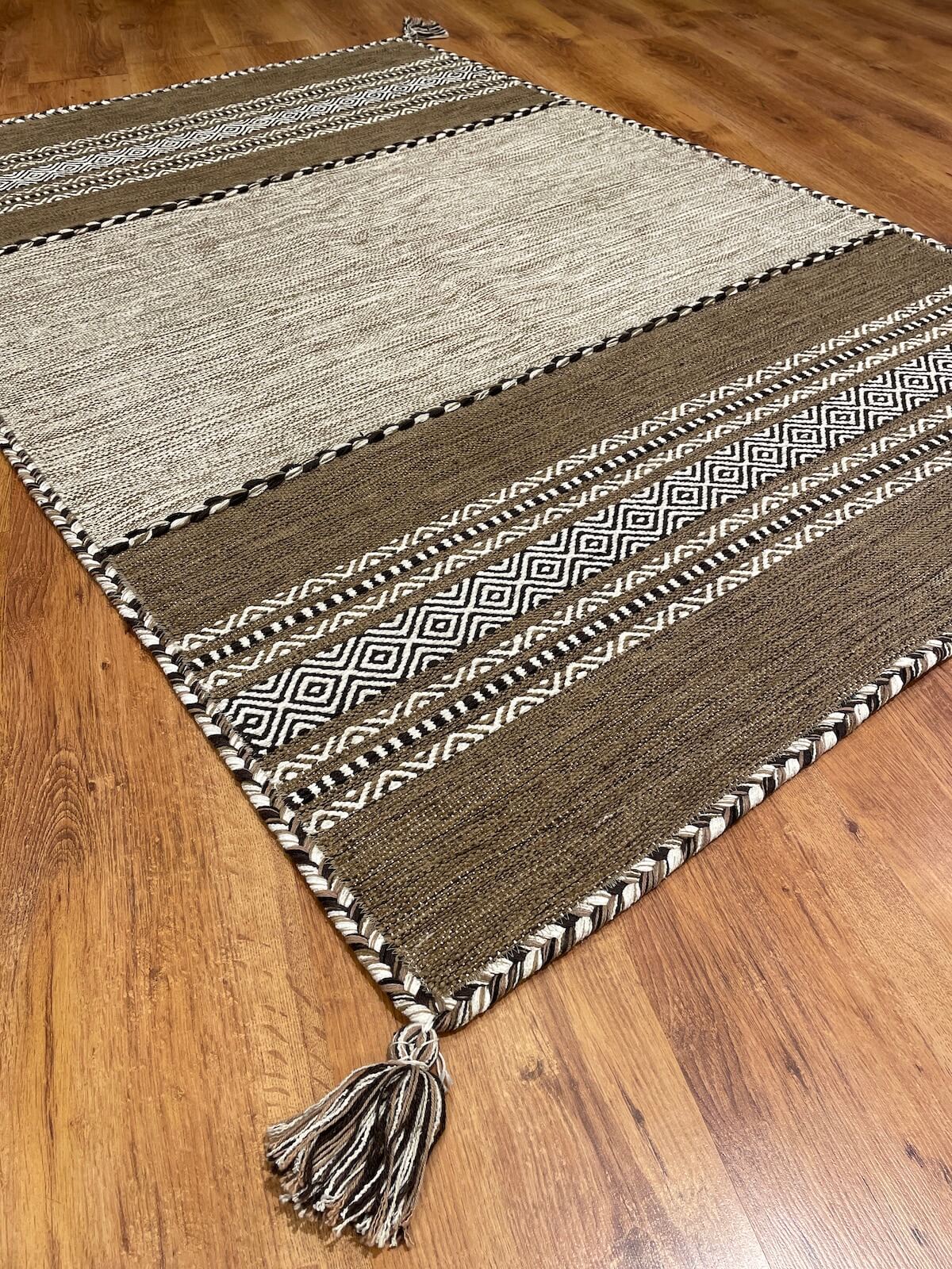 İskandinav Kilim 01 Fildişi