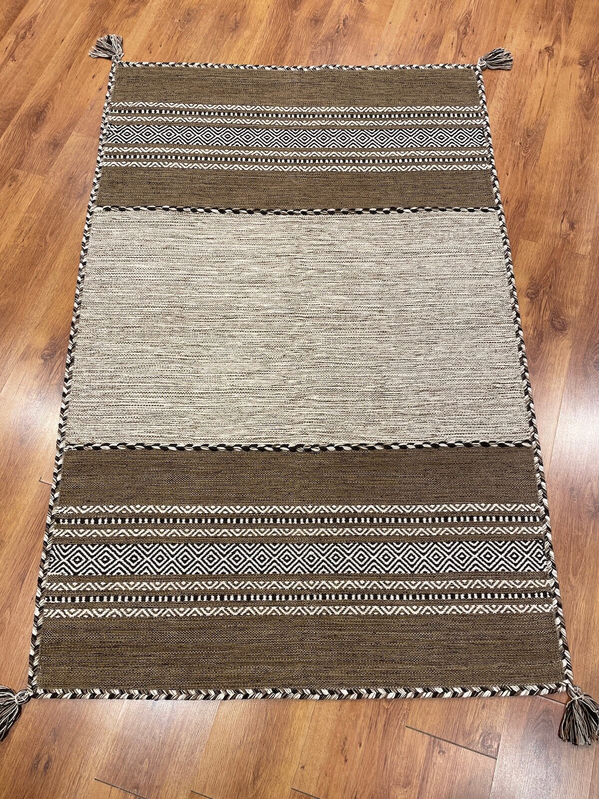 İskandinav Kilim 01 Fildişi