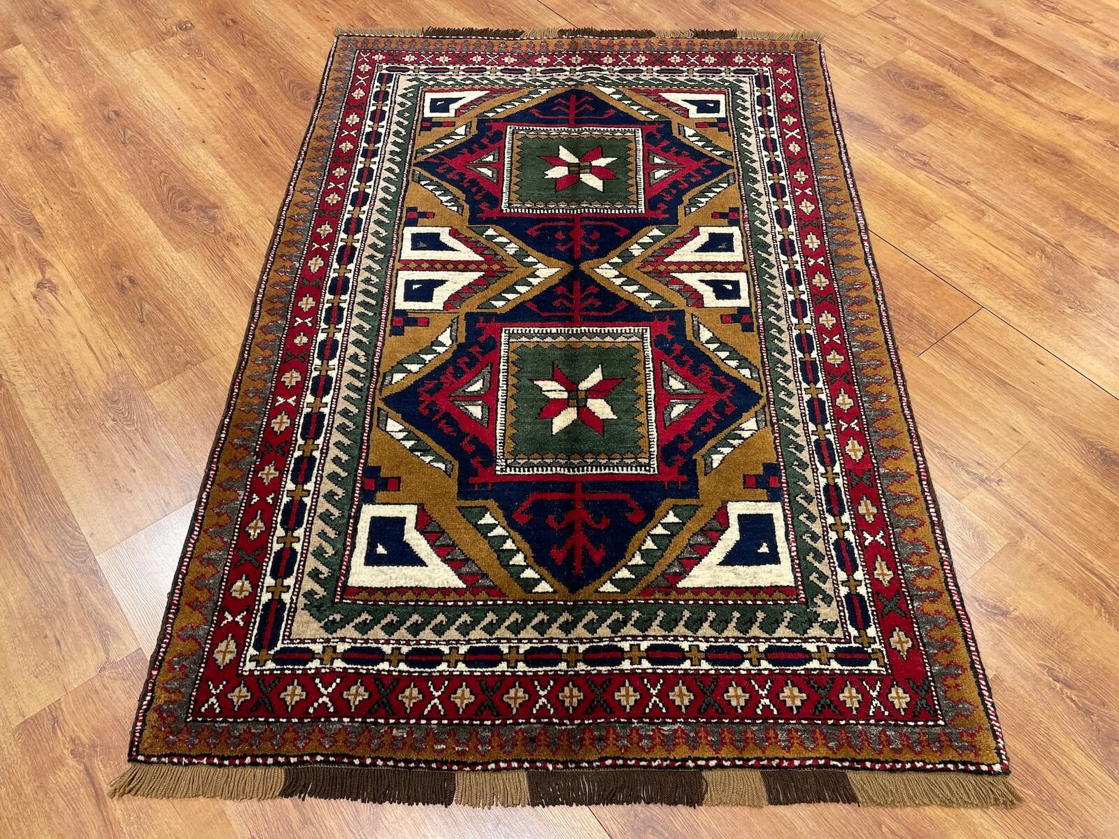 Kars El Dokuma Halı