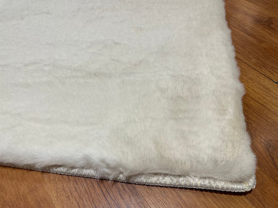Krem Peluş Halı