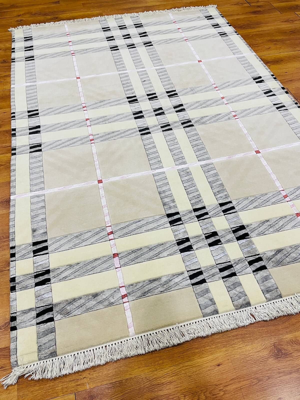 London Serisi Nepal El Dokuma Halı