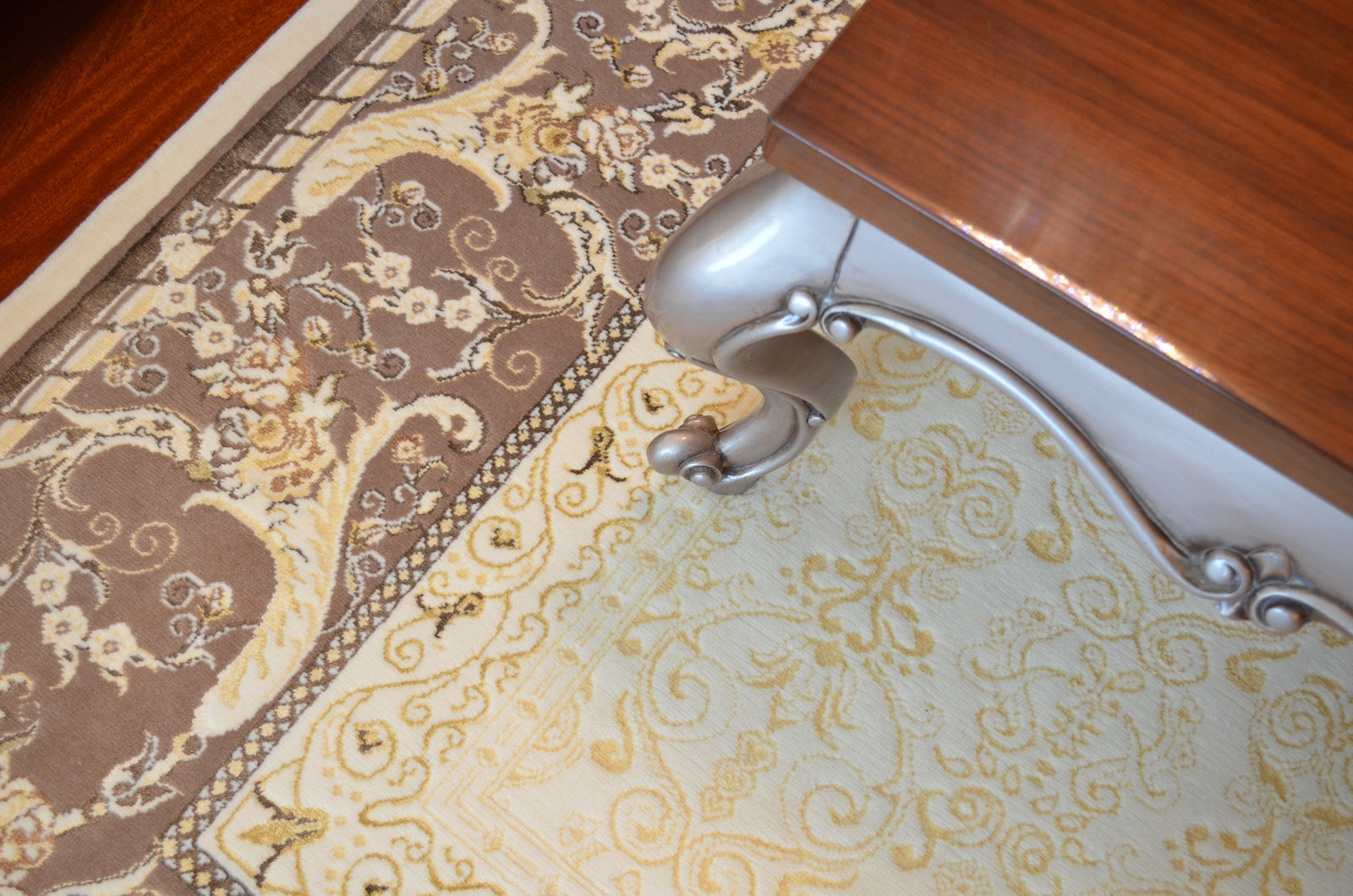 Mahidevran İpekli Uşak El Dokuma Halı