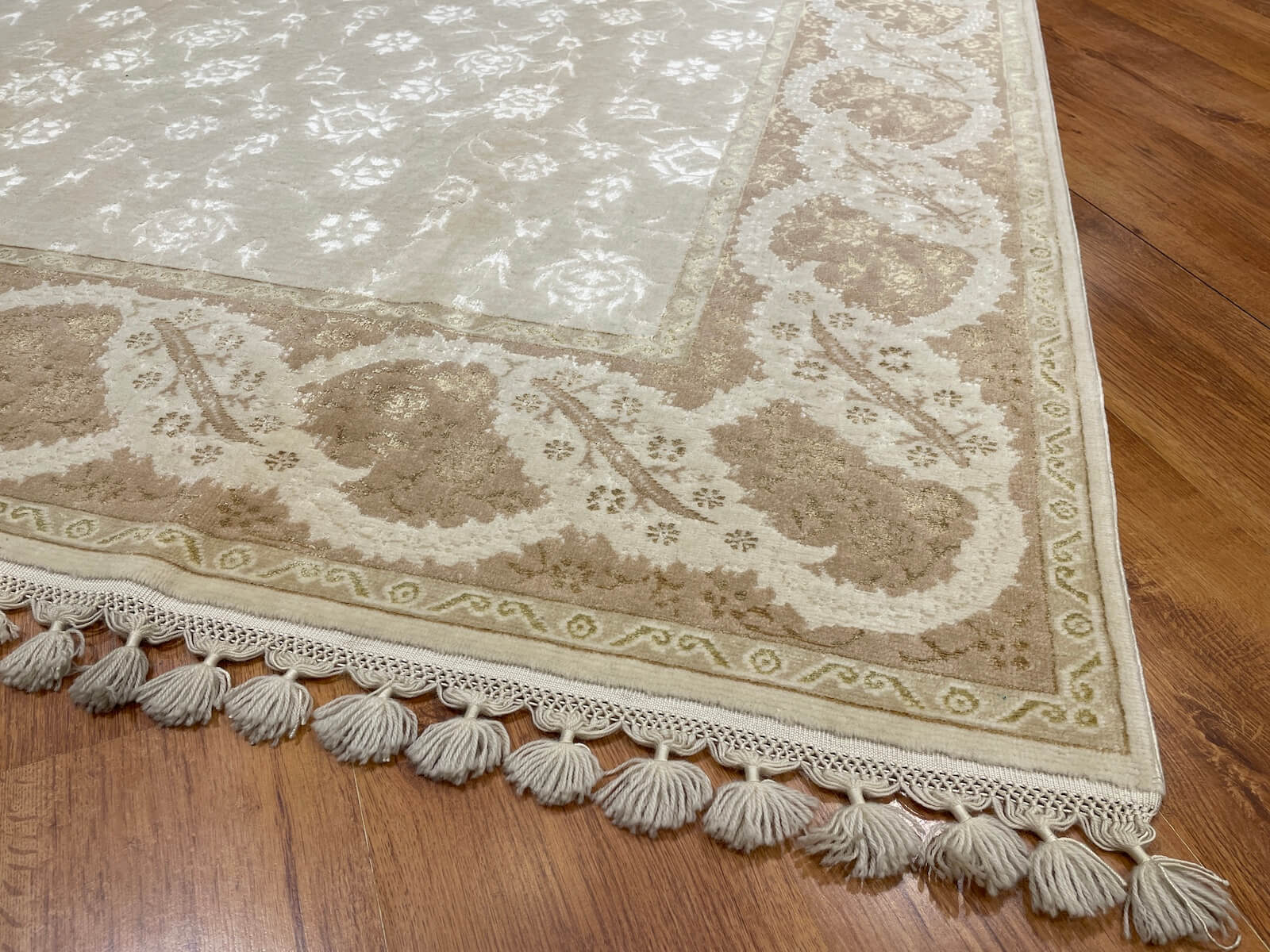 Mahidevran İpekli Uşak El Dokuma Halı