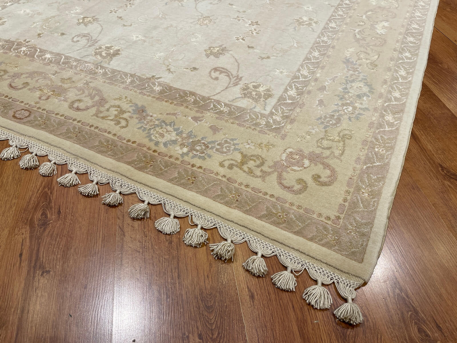 Mahidevran İpekli Uşak El Dokuma Halı