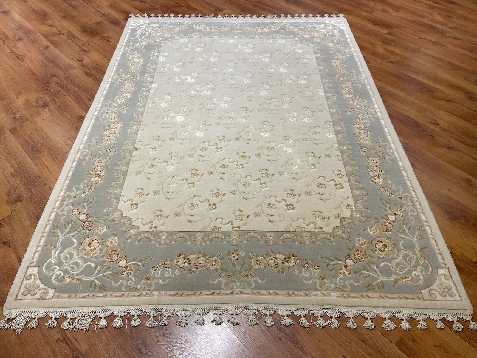 Mahidevran İpekli Uşak El Dokuma Halı