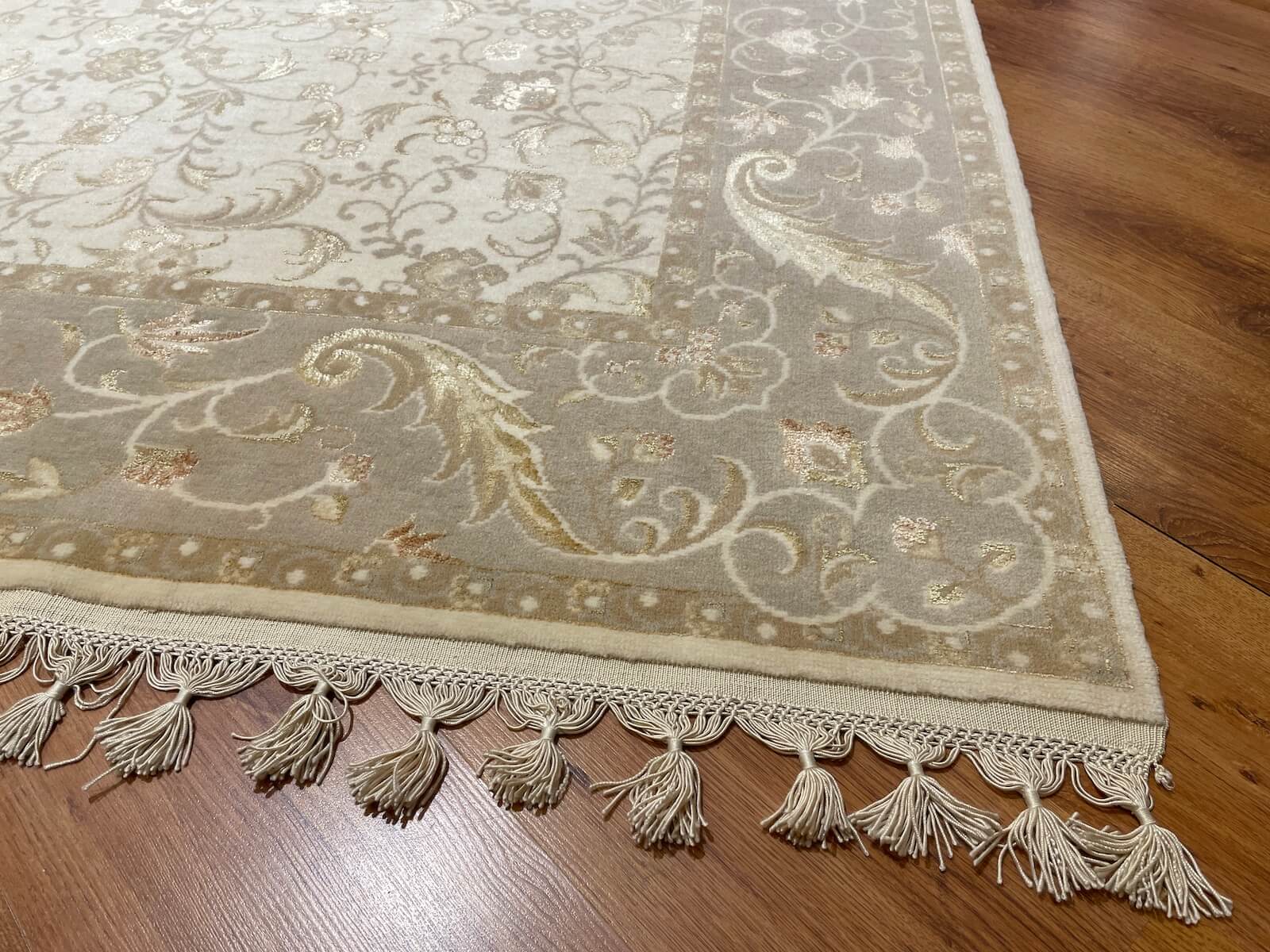 Mahidevran İpekli Uşak El Dokuma Halı
