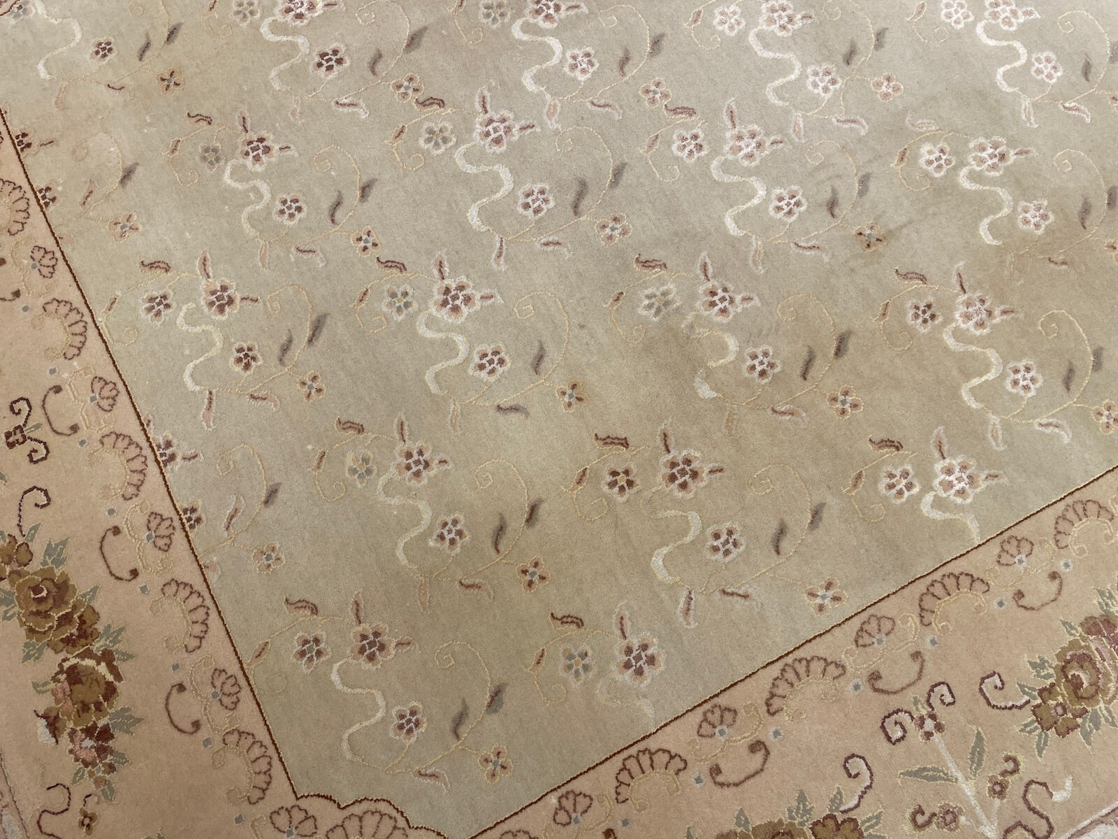 Mahidevran İpekli Uşak El Dokuma Halı