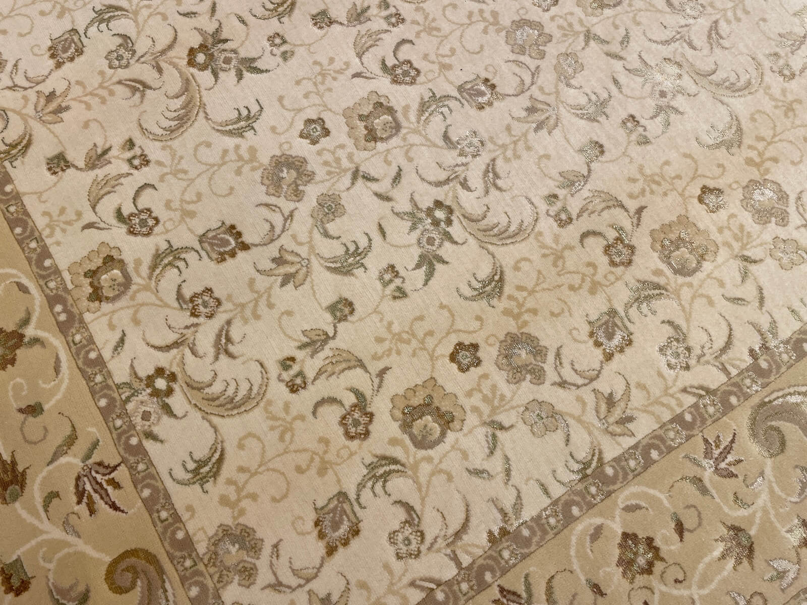 Mahidevran İpekli Uşak El Dokuma Halı