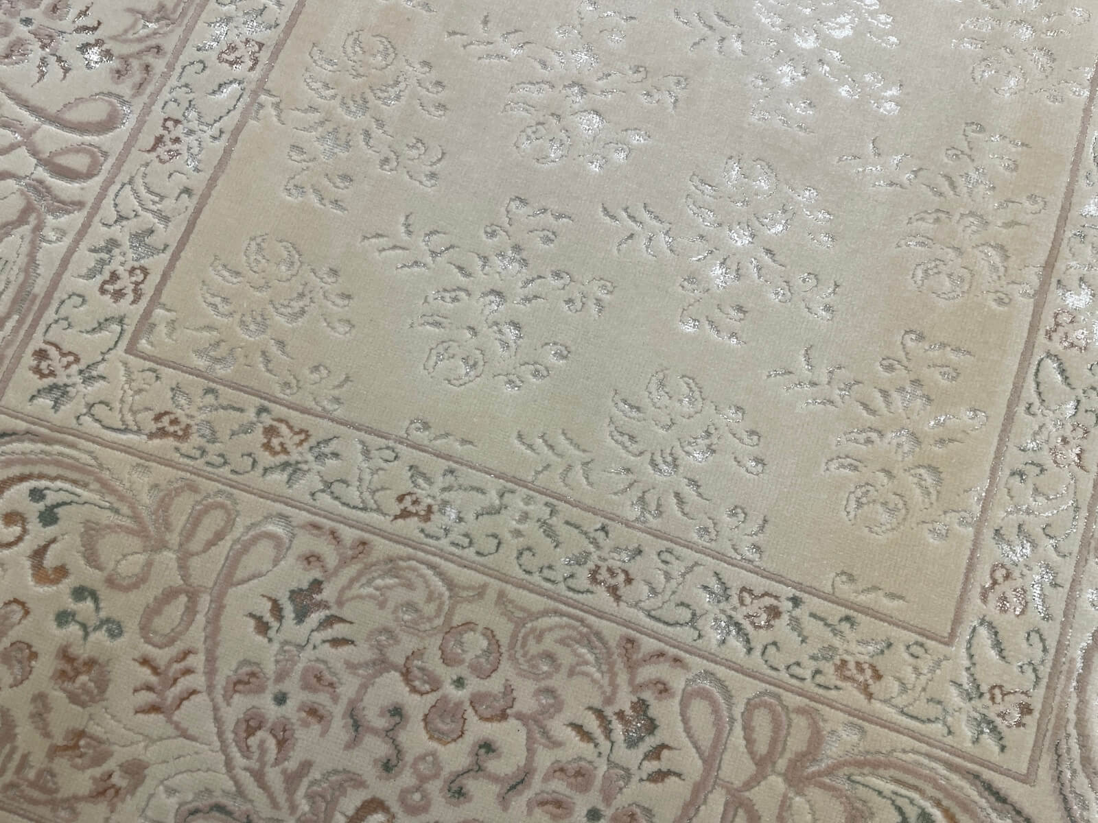 Mahidevran İpekli Uşak El Dokuma Halı