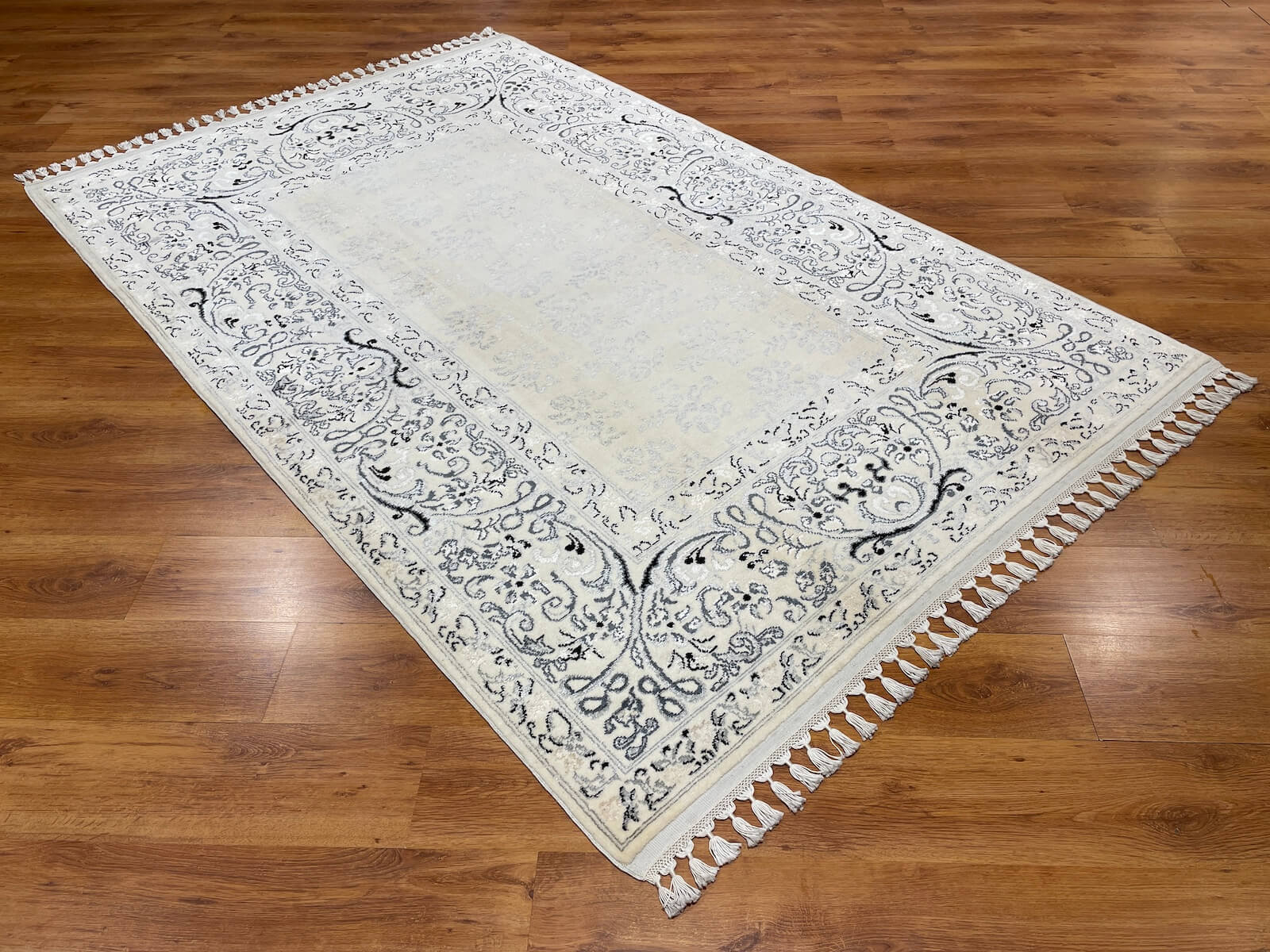 Mahidevran İpekli Uşak El Dokuma Halı