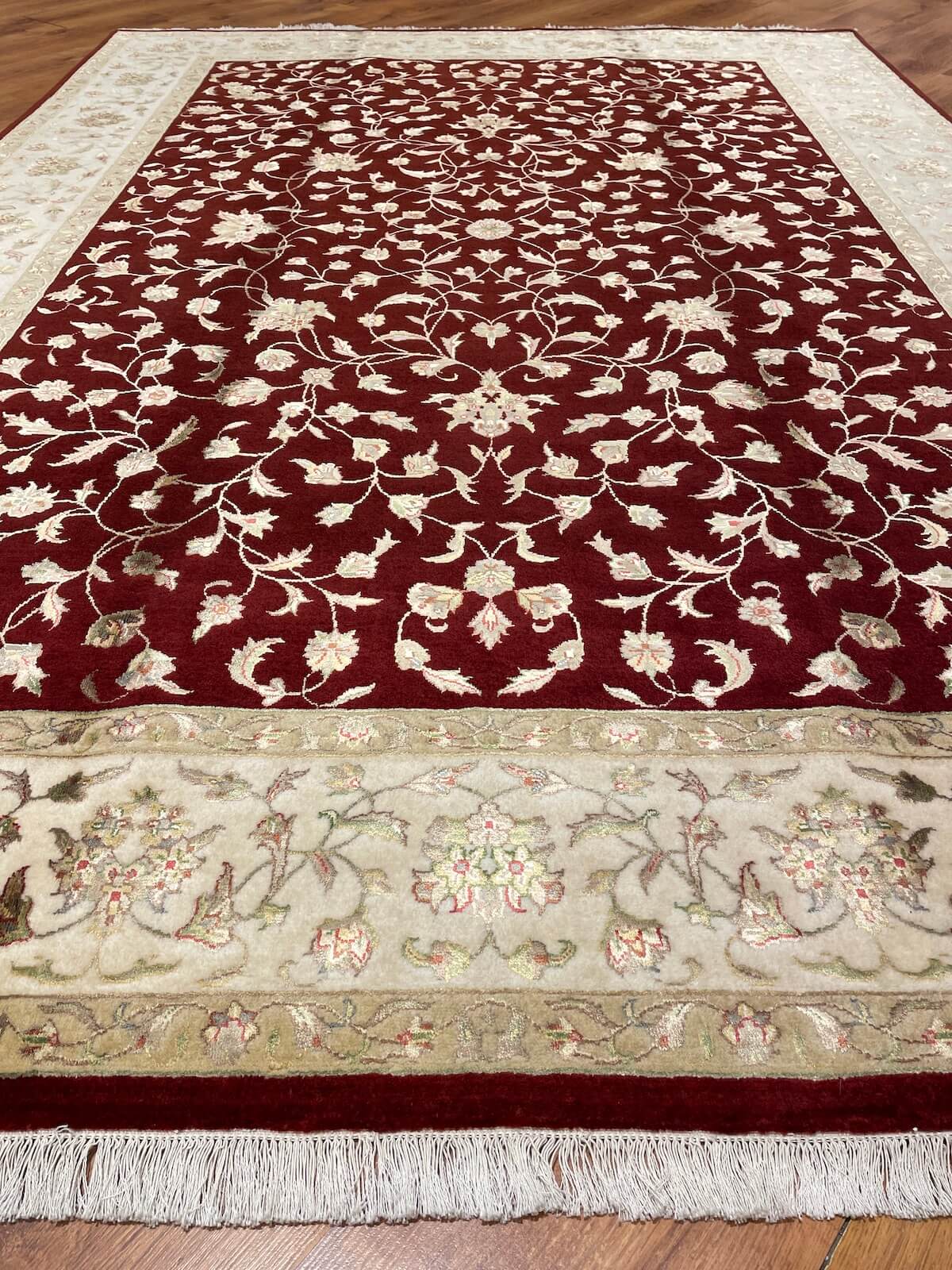 Nazende İpekli Uşak El Dokuma Halı