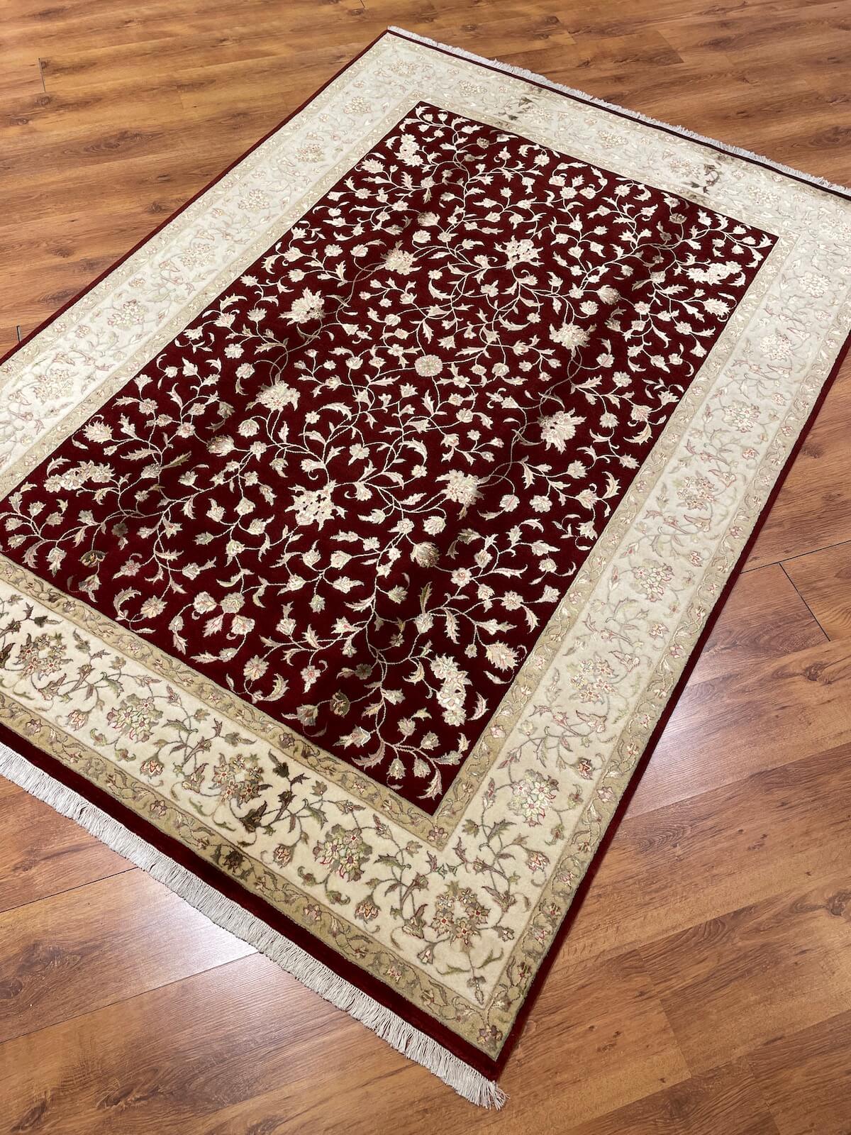 Nazende İpekli Uşak El Dokuma Halı