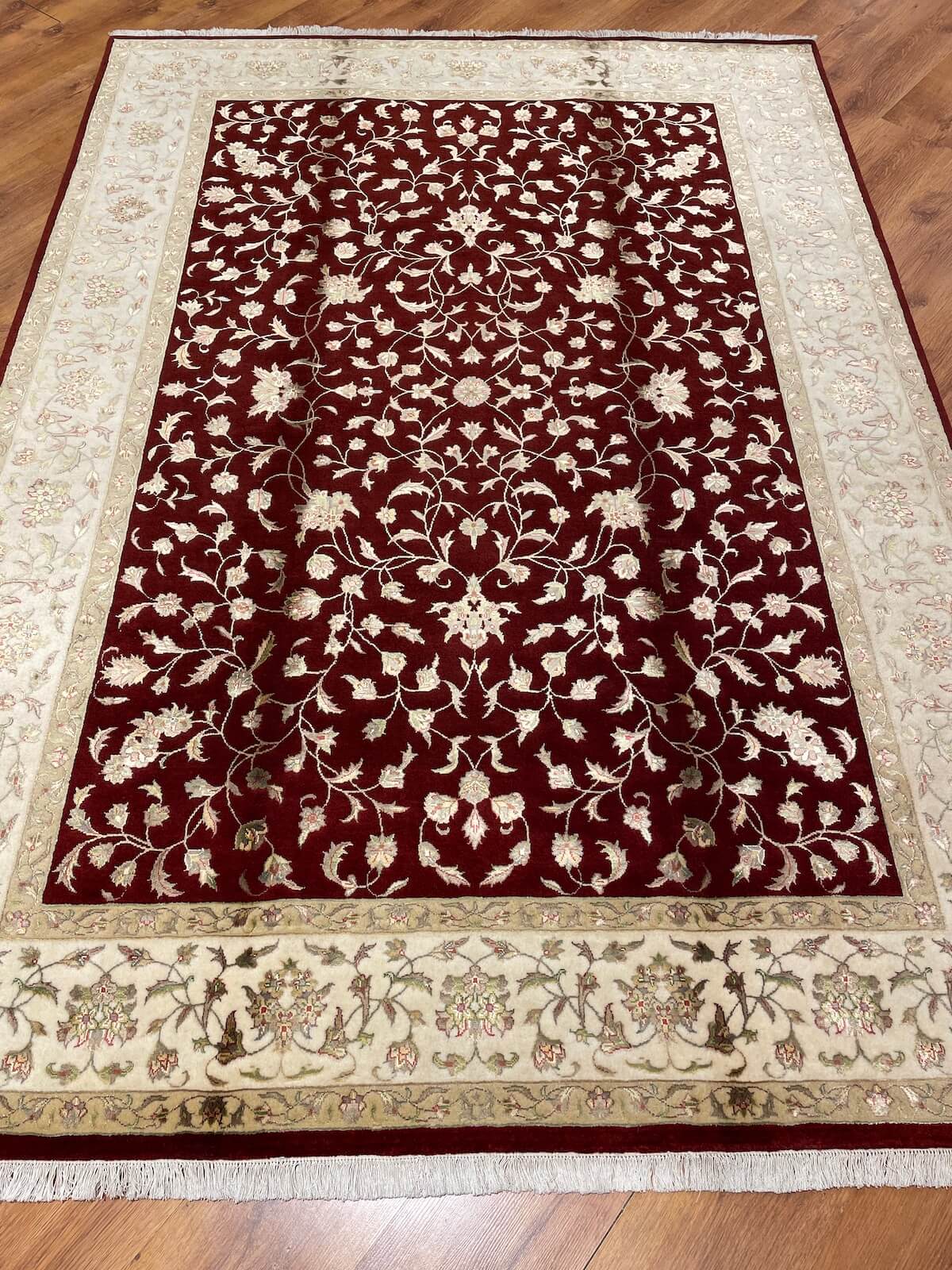 Nazende İpekli Uşak El Dokuma Halı