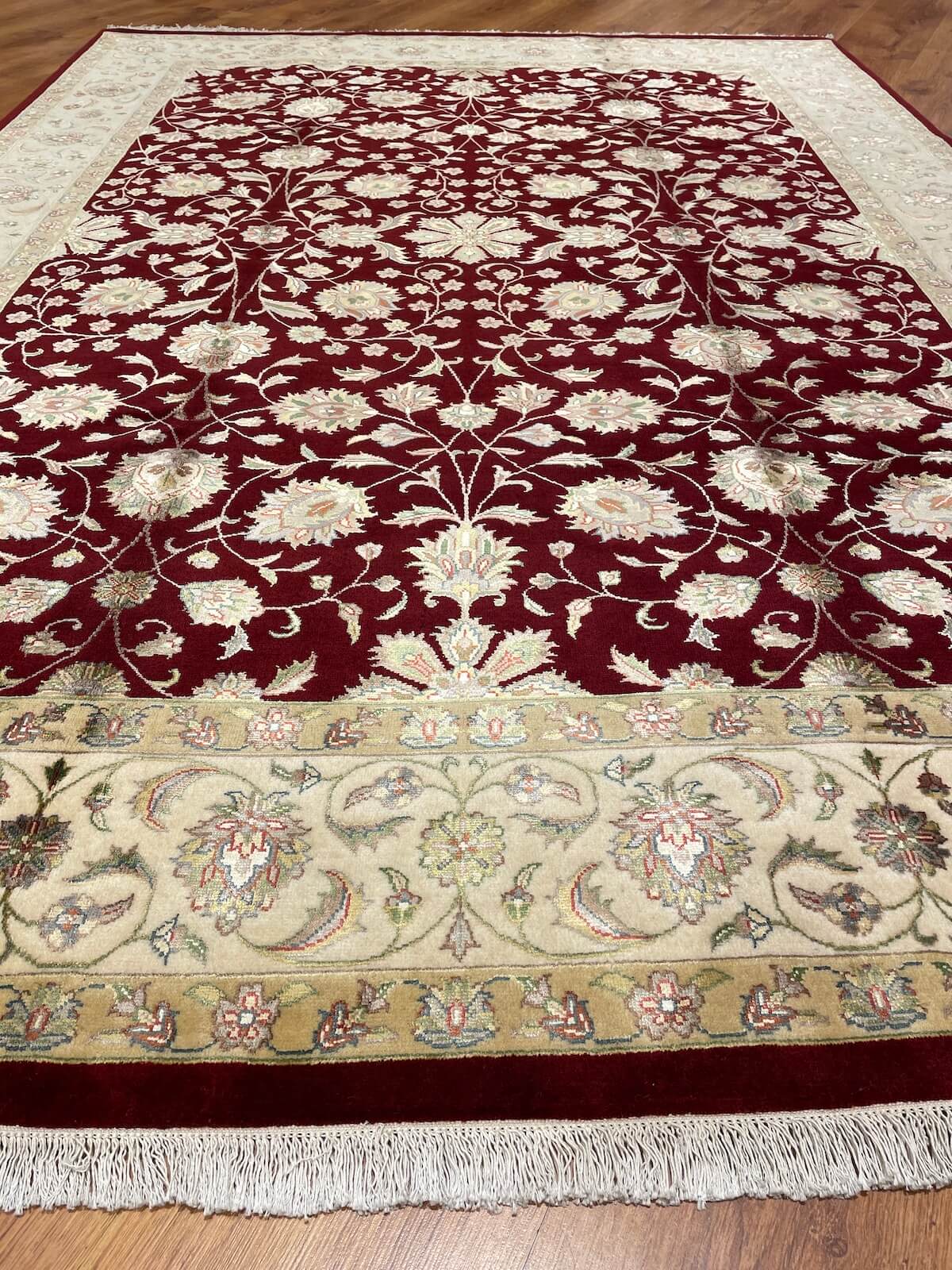 Nazende İpekli Uşak El Dokuma Halı