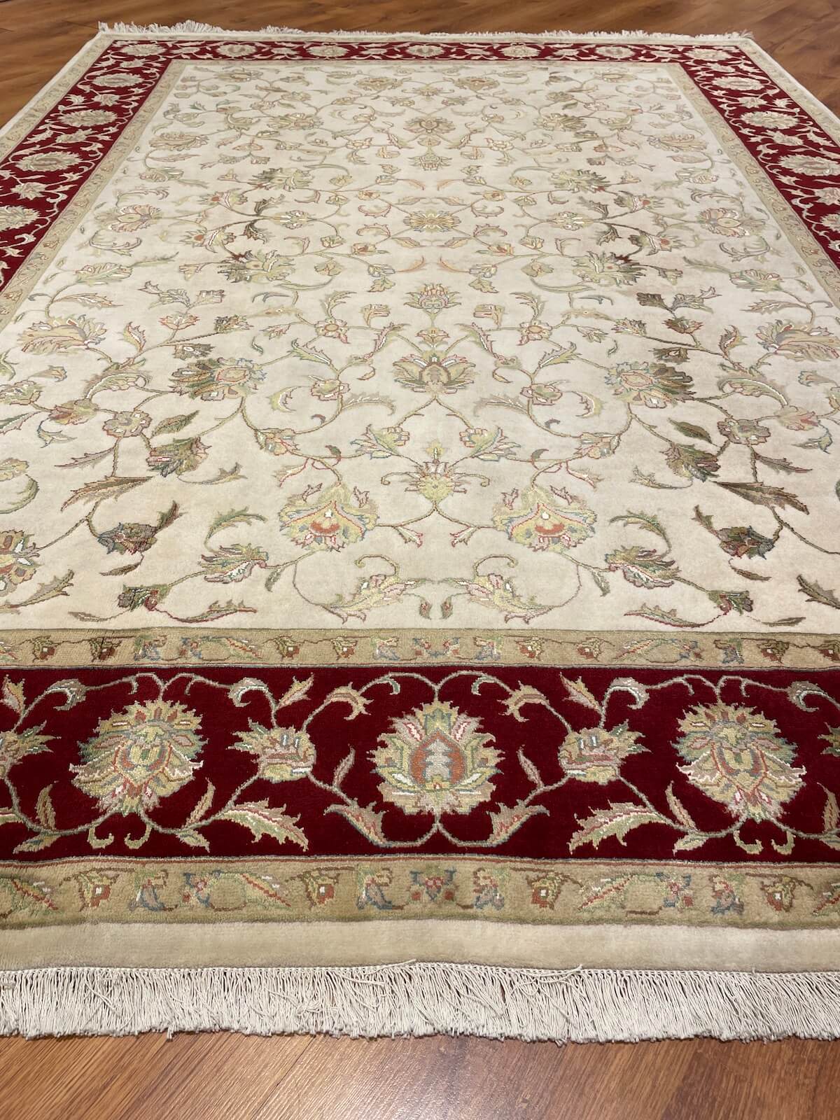 Nazende İpekli Uşak El Dokuma Halı