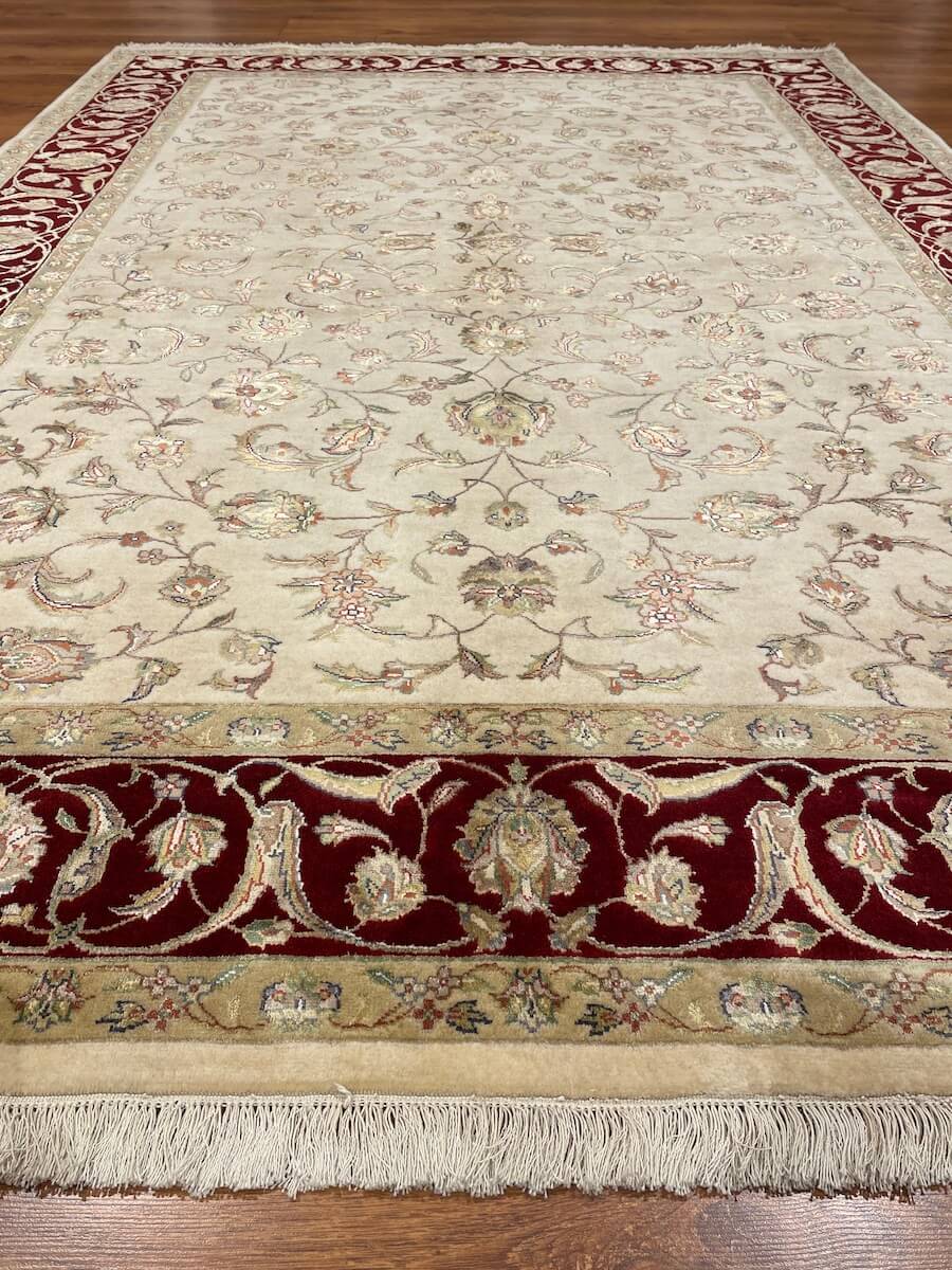 Nazende İpekli Uşak El Dokuma Halı