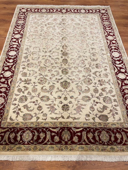 Nazende İpekli Uşak El Dokuma Halı