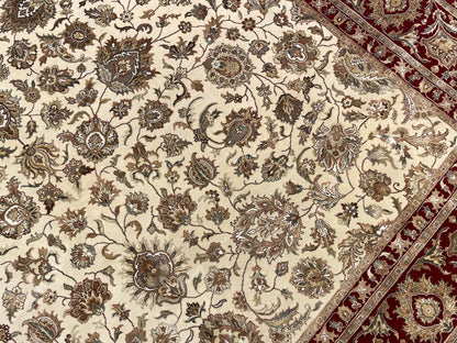 Nazende İpekli Uşak El Dokuma Halı