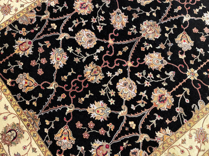 Nazende İpekli Uşak El Dokuma Halı