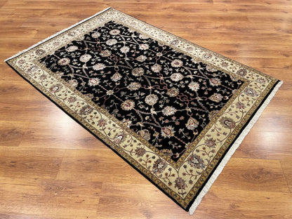 Nazende İpekli Uşak El Dokuma Halı