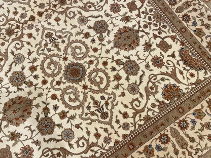 Nazende İpekli Uşak El Dokuma Halı