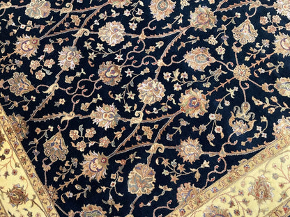 Nazende İpekli Uşak El Dokuma Halı