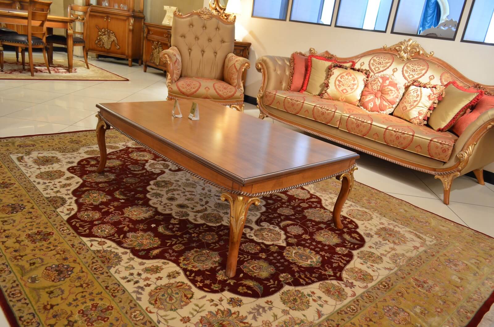 Nazende İpekli Uşak El Dokuma Halı