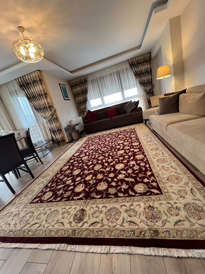 Nazende İpekli Uşak El Dokuma Halı