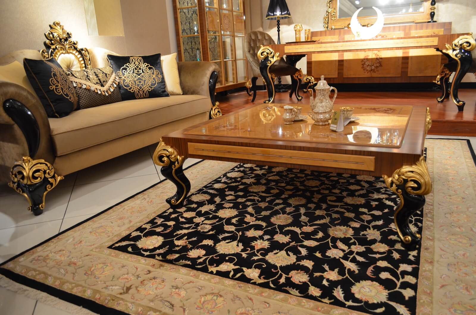 Nazende İpekli Uşak El Dokuma Halı