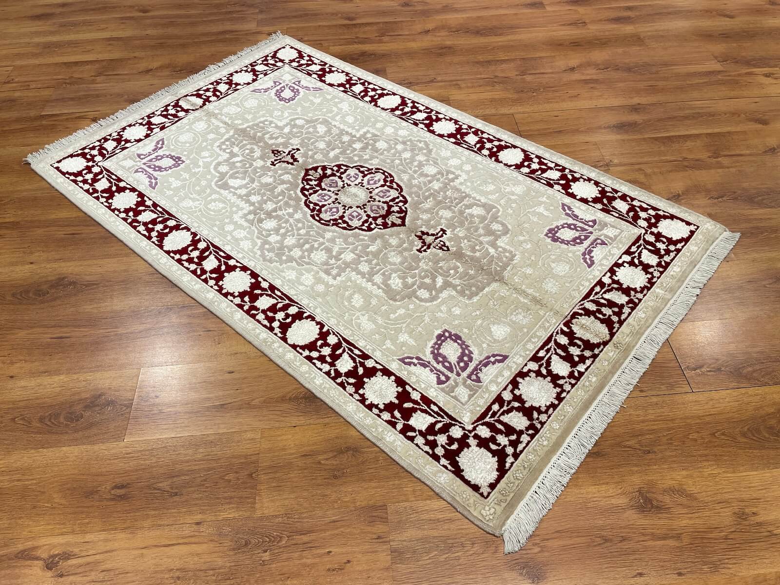 Pelas İpekli Uşak El Dokuma Halı