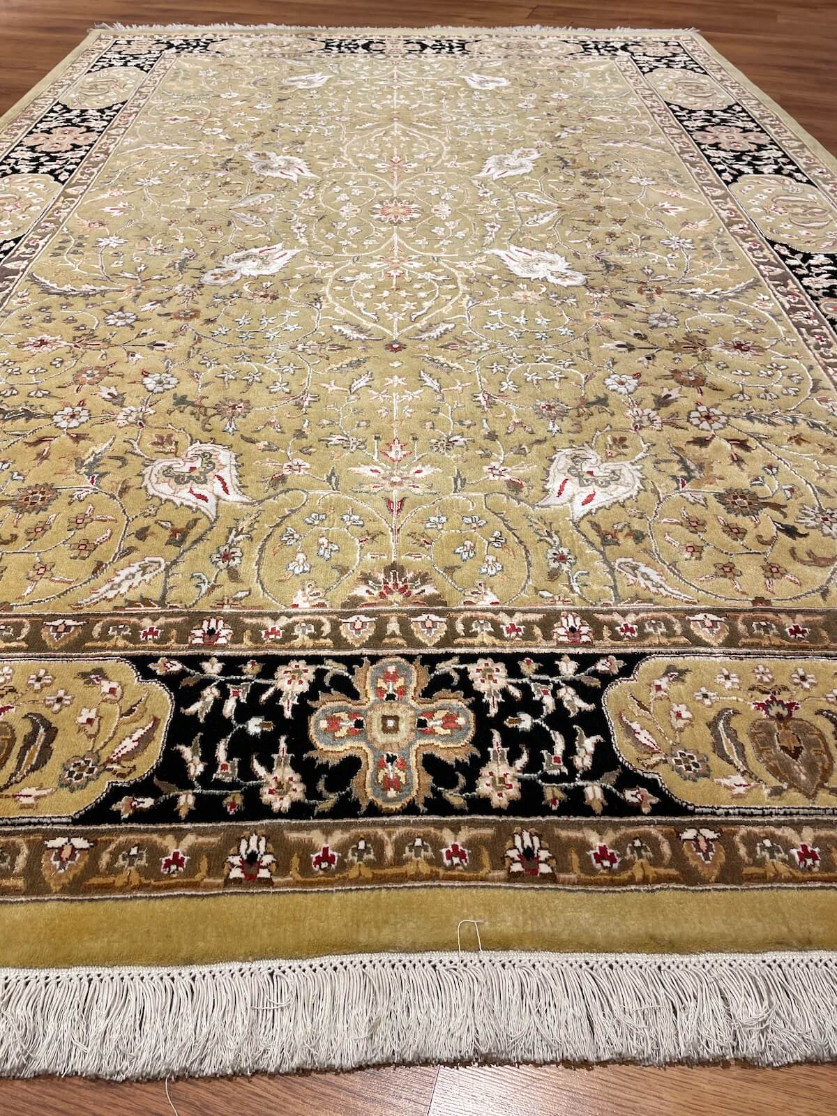 Pelas İpekli Uşak El Dokuma Halı