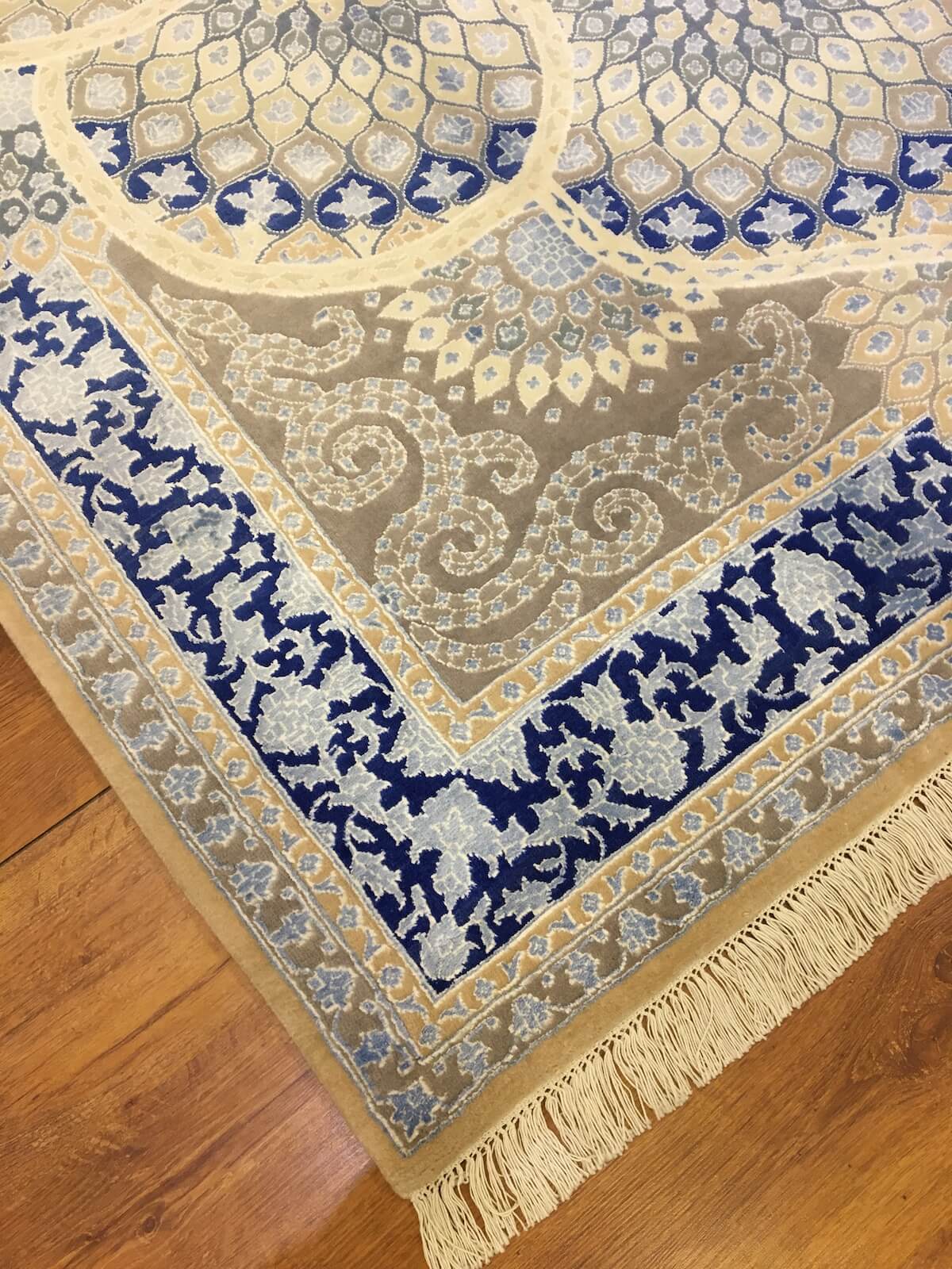 Pelas İpekli Uşak El Dokuma Halı