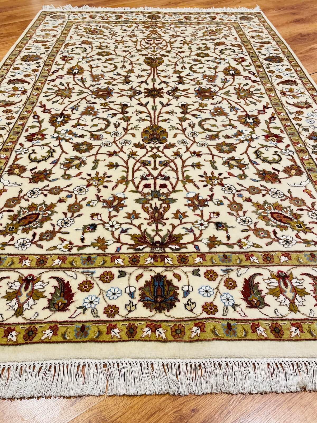 Pelas İpekli Uşak El Dokuma Halı