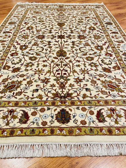 Pelas İpekli Uşak El Dokuma Halı