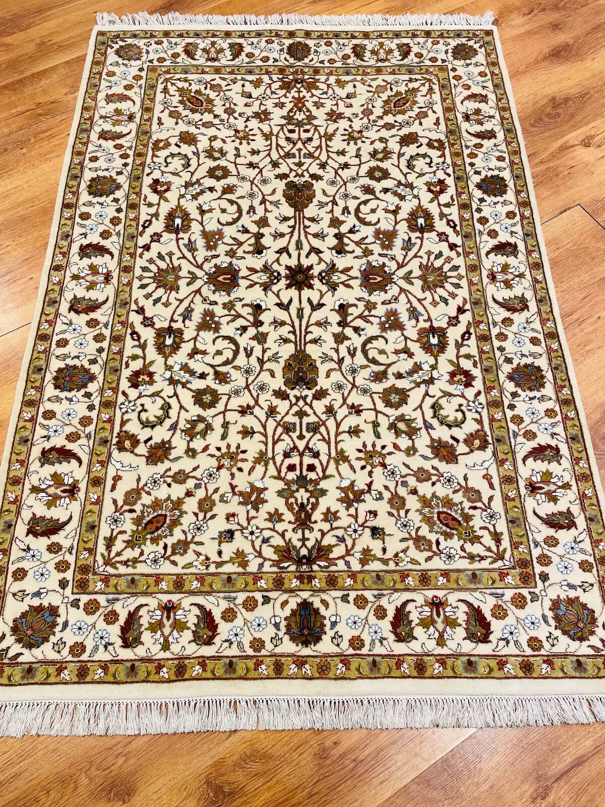 Pelas İpekli Uşak El Dokuma Halı