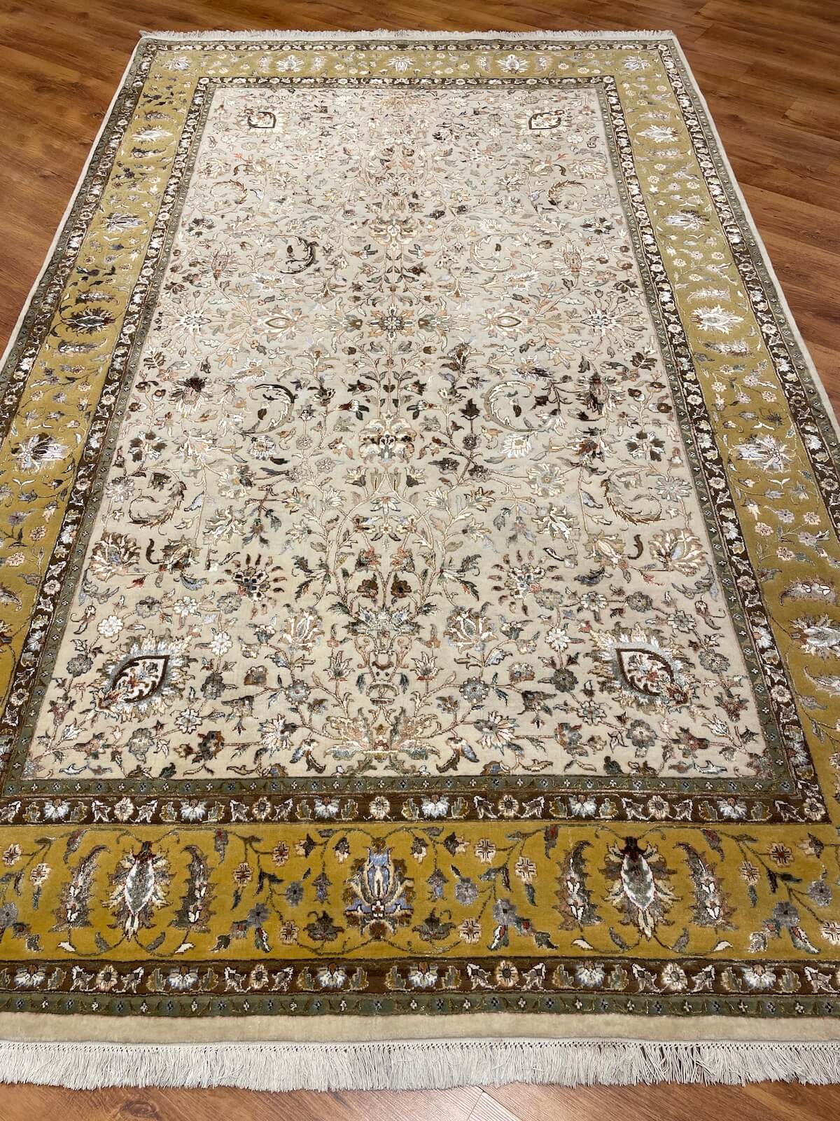 Pelas İpekli Uşak El Dokuma Halı