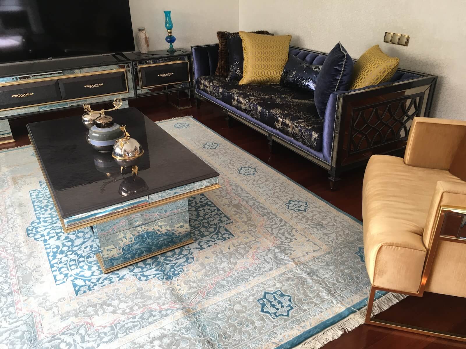 Pelas İpekli Uşak El Dokuma Halı