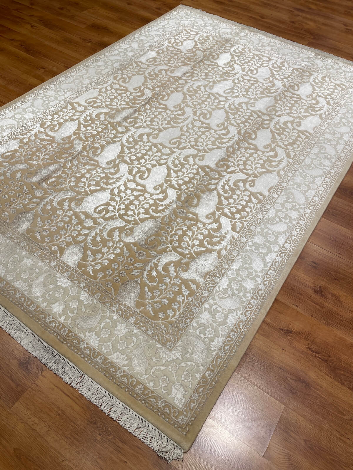 Pelas İpekli Uşak El Dokuma Halı