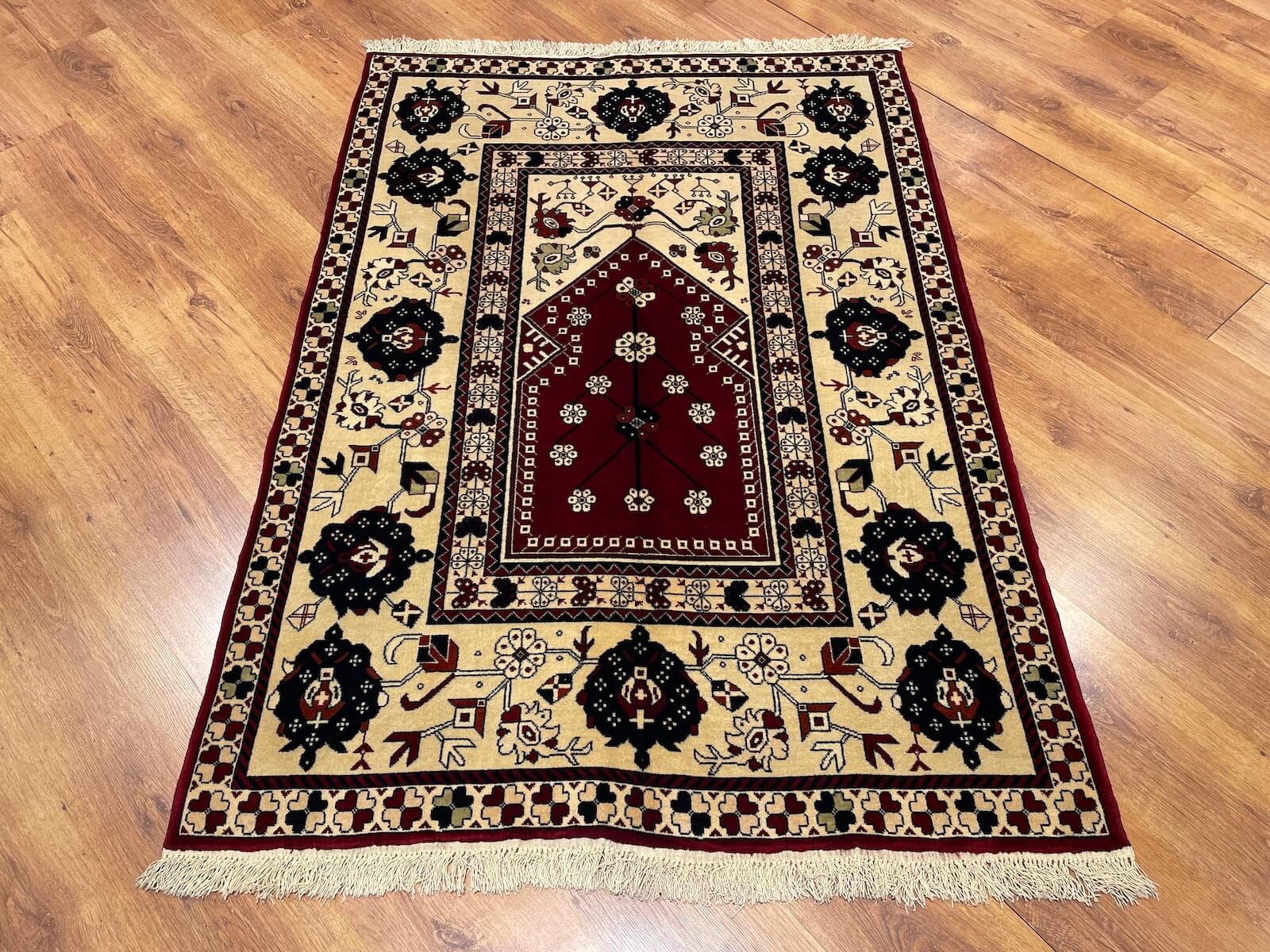 Sahra Mihraplı Uşak El Dokuma Halı