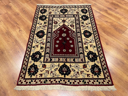 Sahra Mihraplı Uşak El Dokuma Halı