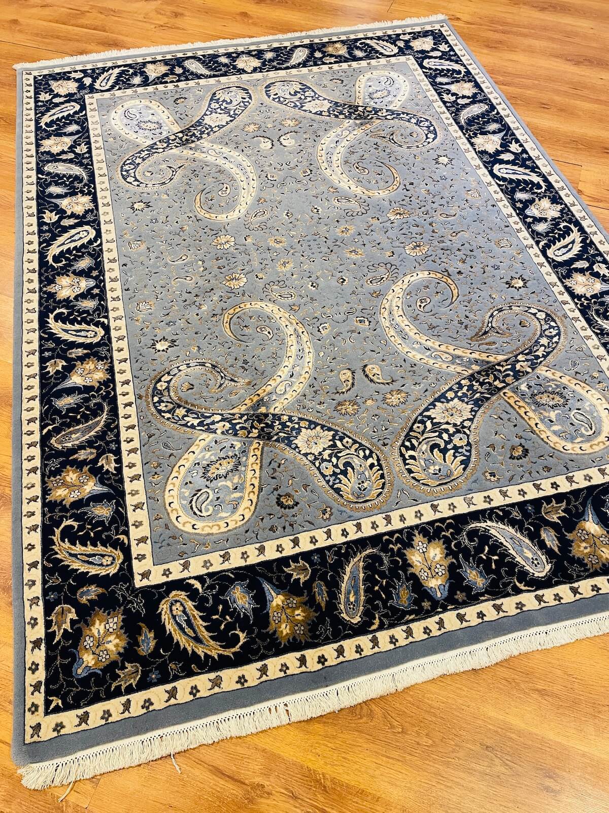 Şiraze İpekli Uşak El Dokuma Halı