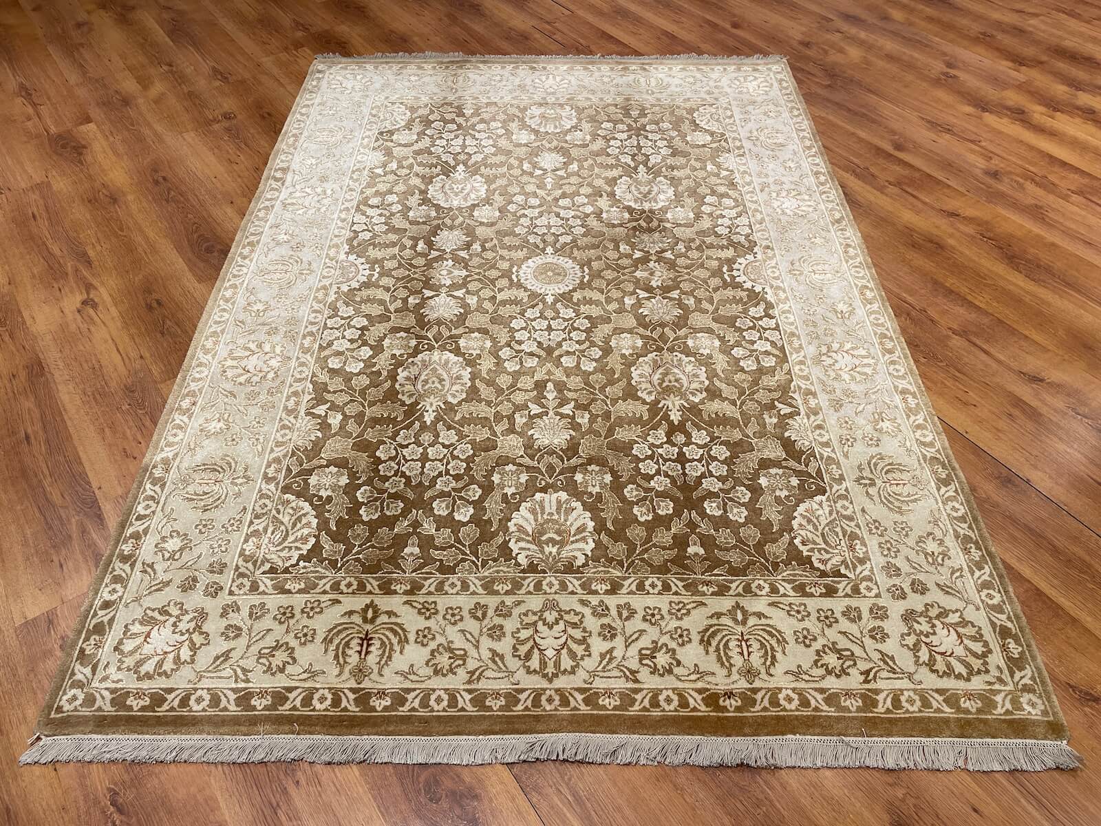 Şiraze İpekli Uşak El Dokuma Halı