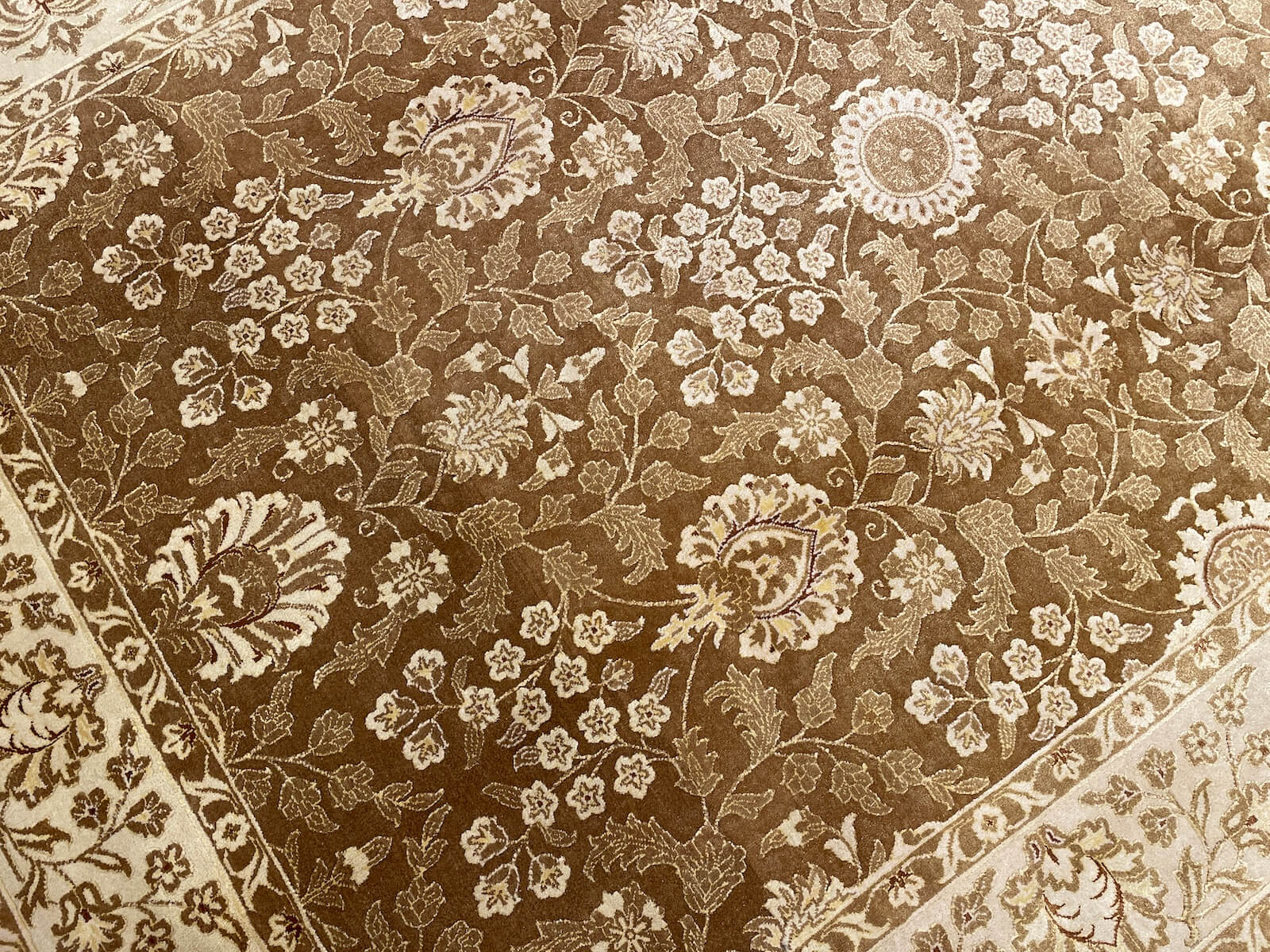 Şiraze İpekli Uşak El Dokuma Halı